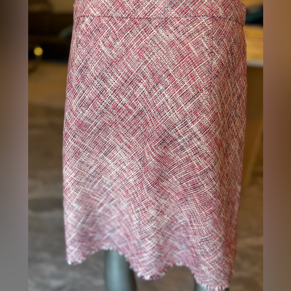 Elegant Pink Tweed Skirt
